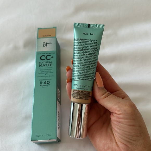 IT Cosmetics CC+ Cream Natural Matte Foundation with SPF 40- Medium Tan - Picture 7 of 9